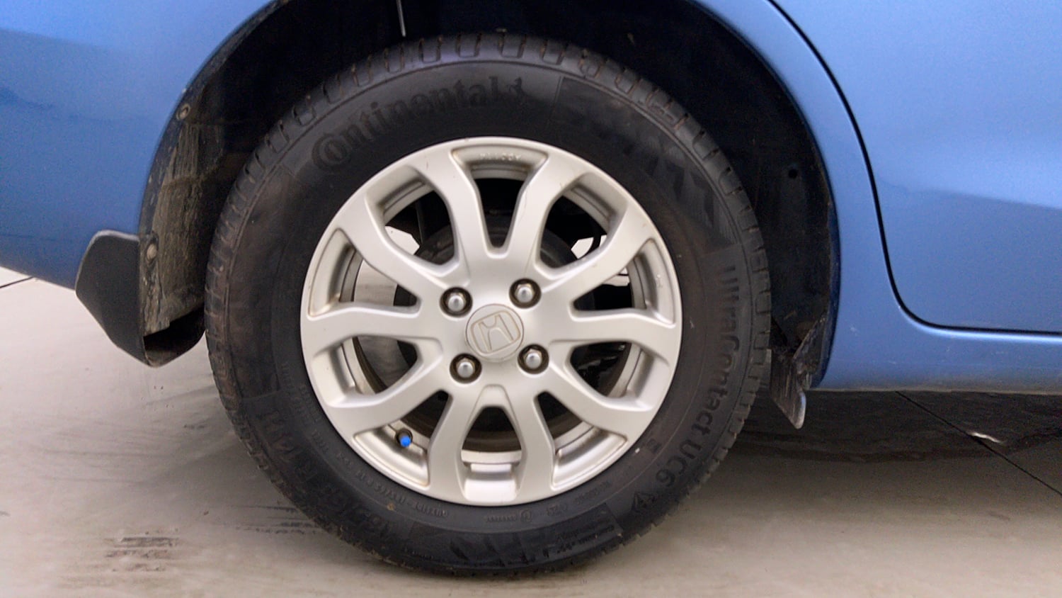 Used 2013 Honda Amaze 1.2 VX AT i-VTEC Petrol Automatic tyres RIGHT REAR TYRE RIM VIEW