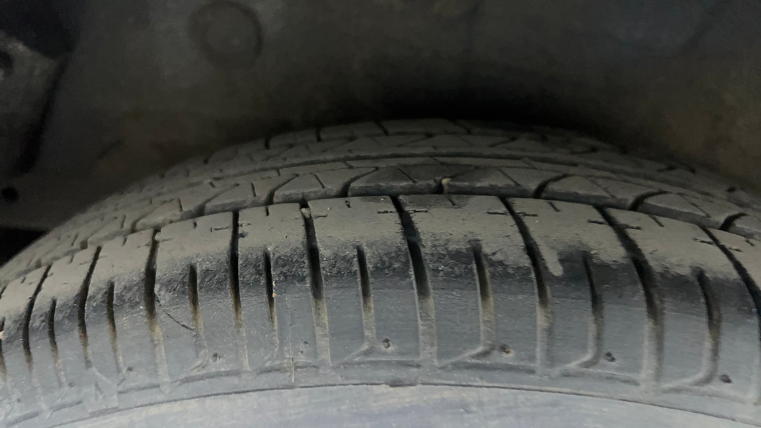 Used 2016 Hyundai i10 Sportz 1.1 iRDE2 Petrol Manual tyres RIGHT REAR TYRE TREAD VIEW