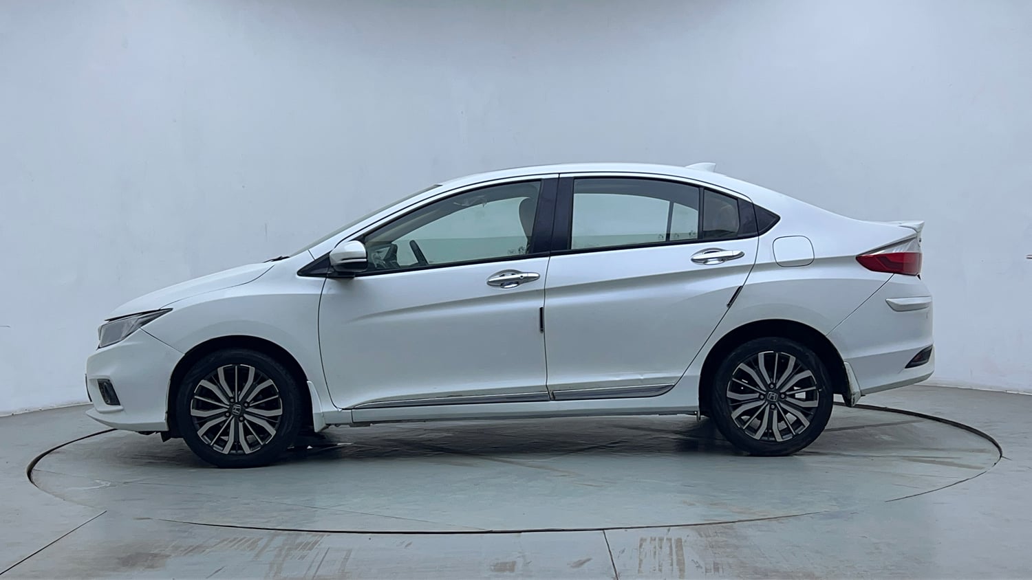 Used 2017 Honda City ZX CVT Petrol Petrol Automatic exterior LEFT SIDE VIEW