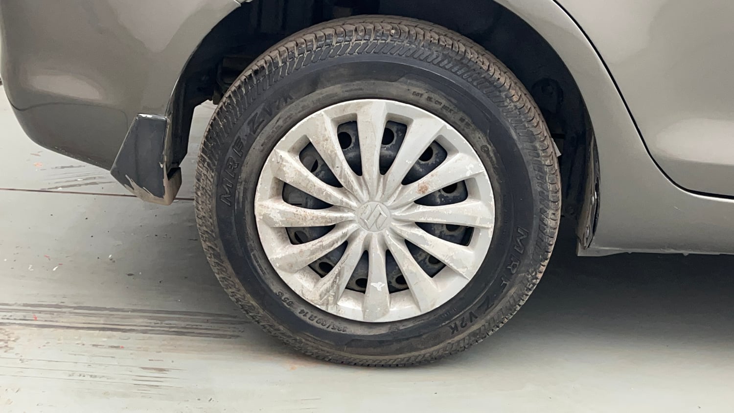 Used 2016 Maruti Suzuki Swift Dzire VXI Petrol Manual tyres RIGHT REAR TYRE RIM VIEW