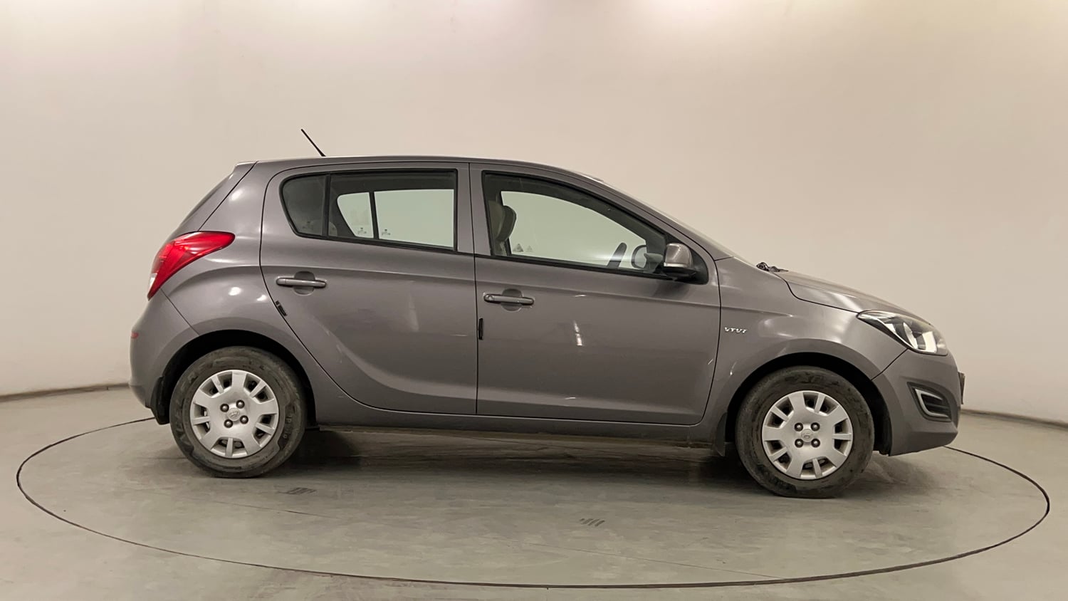 Used 2013 Hyundai i20 Magna 1.2 Petrol Manual exterior RIGHT SIDE VIEW