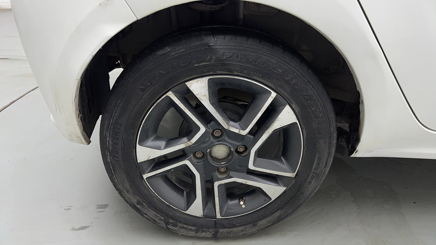 Used 2020 Tata Tiago XZA Plus Petrol Automatic tyres RIGHT REAR TYRE RIM VIEW