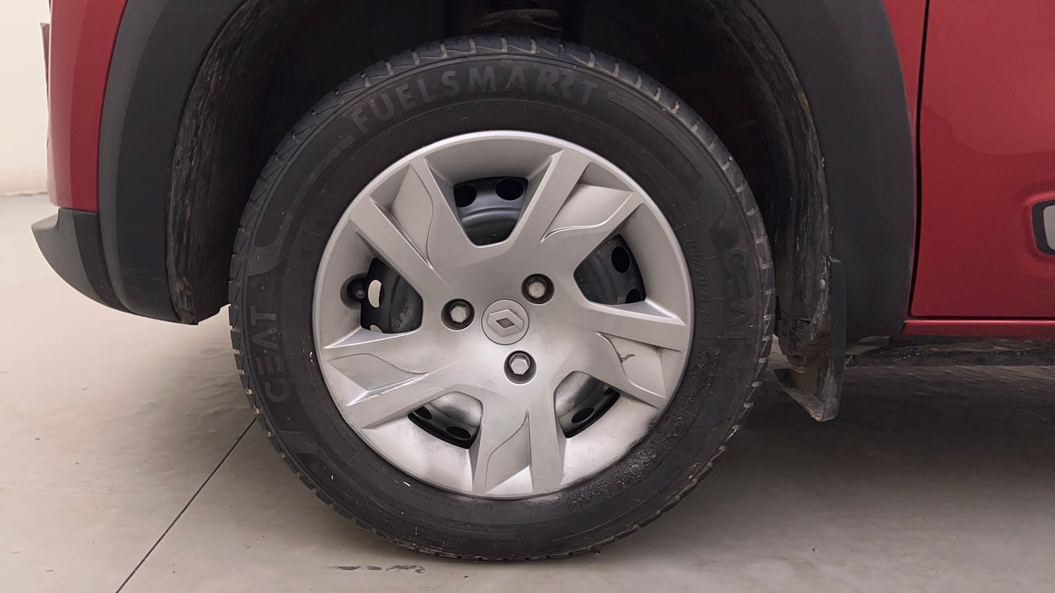 Used 2021 Renault Kwid RXT 1.0 AMT (O) Petrol Automatic tyres LEFT FRONT TYRE RIM VIEW