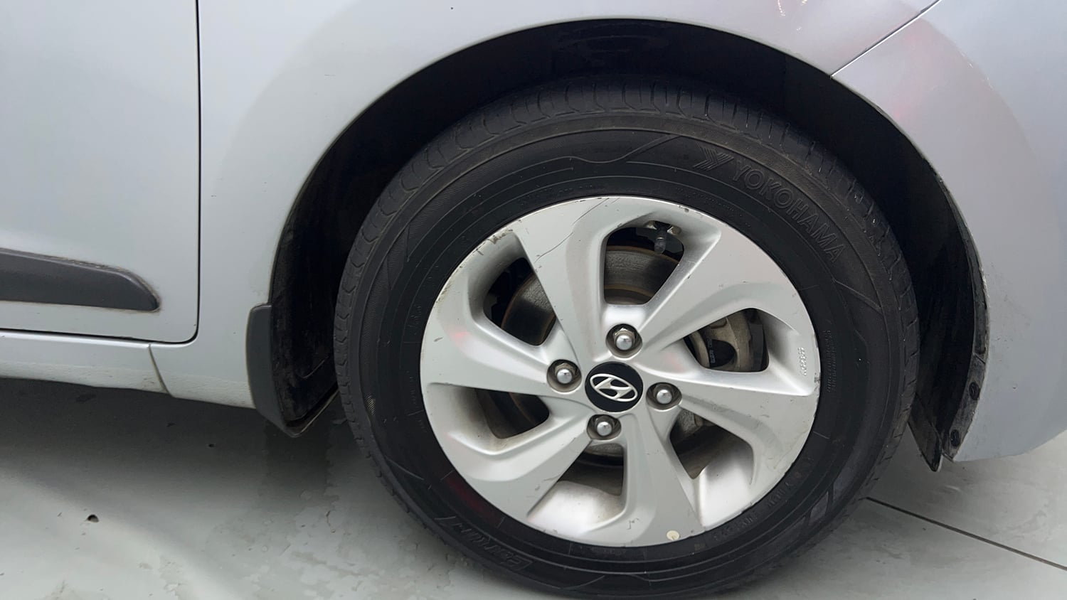 Used 2019 Hyundai Xcent SX Petrol Manual tyres RIGHT FRONT TYRE RIM VIEW