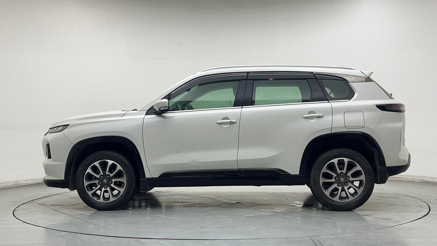 Used 2023 Maruti Suzuki Grand Vitara Alpha Plus Intelligent Hybrid eCVT Hybrid Automatic exterior LEFT SIDE VIEW