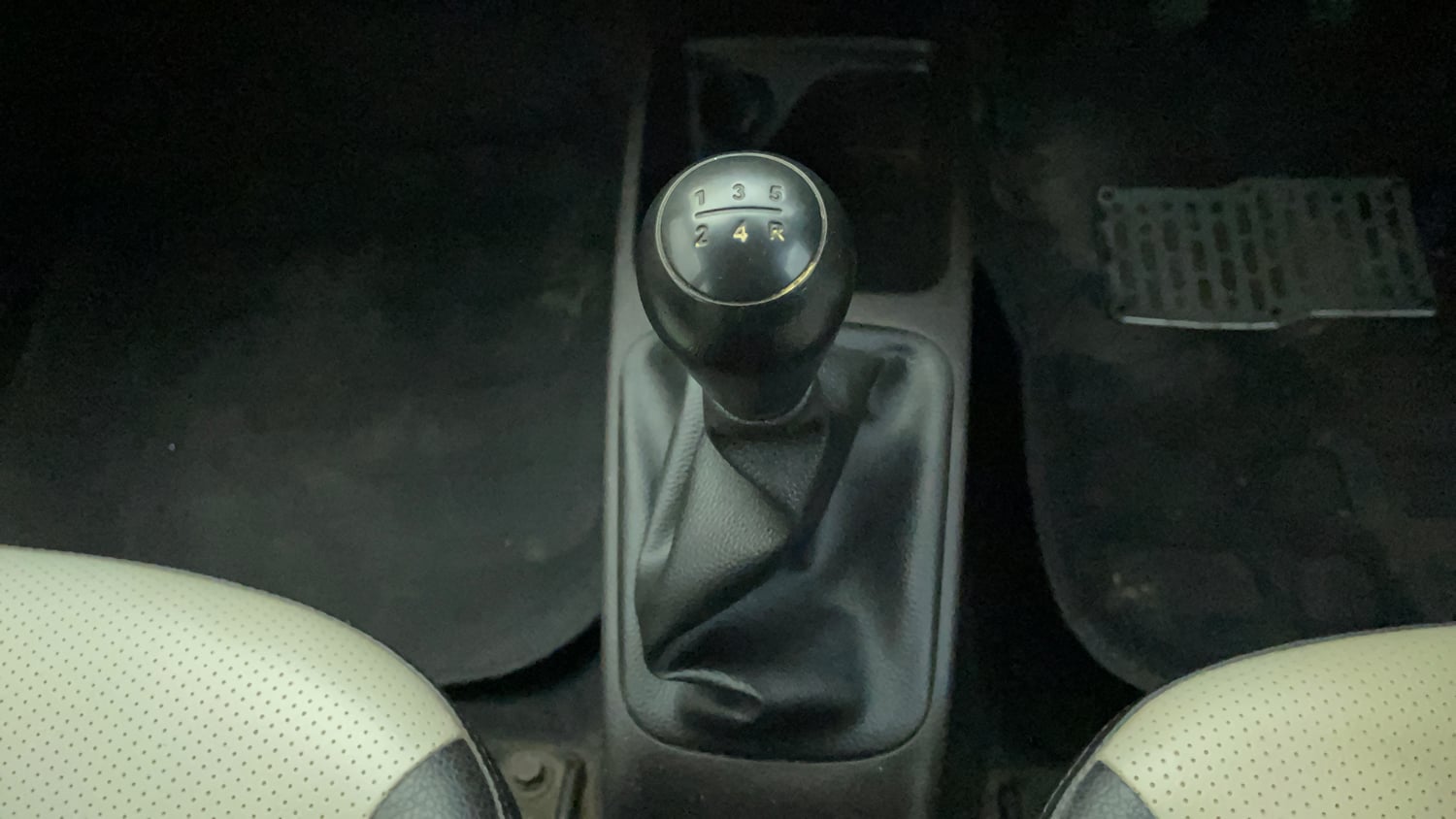 Used 2016 Hyundai Eon Era + Petrol Manual interior GEAR  KNOB VIEW