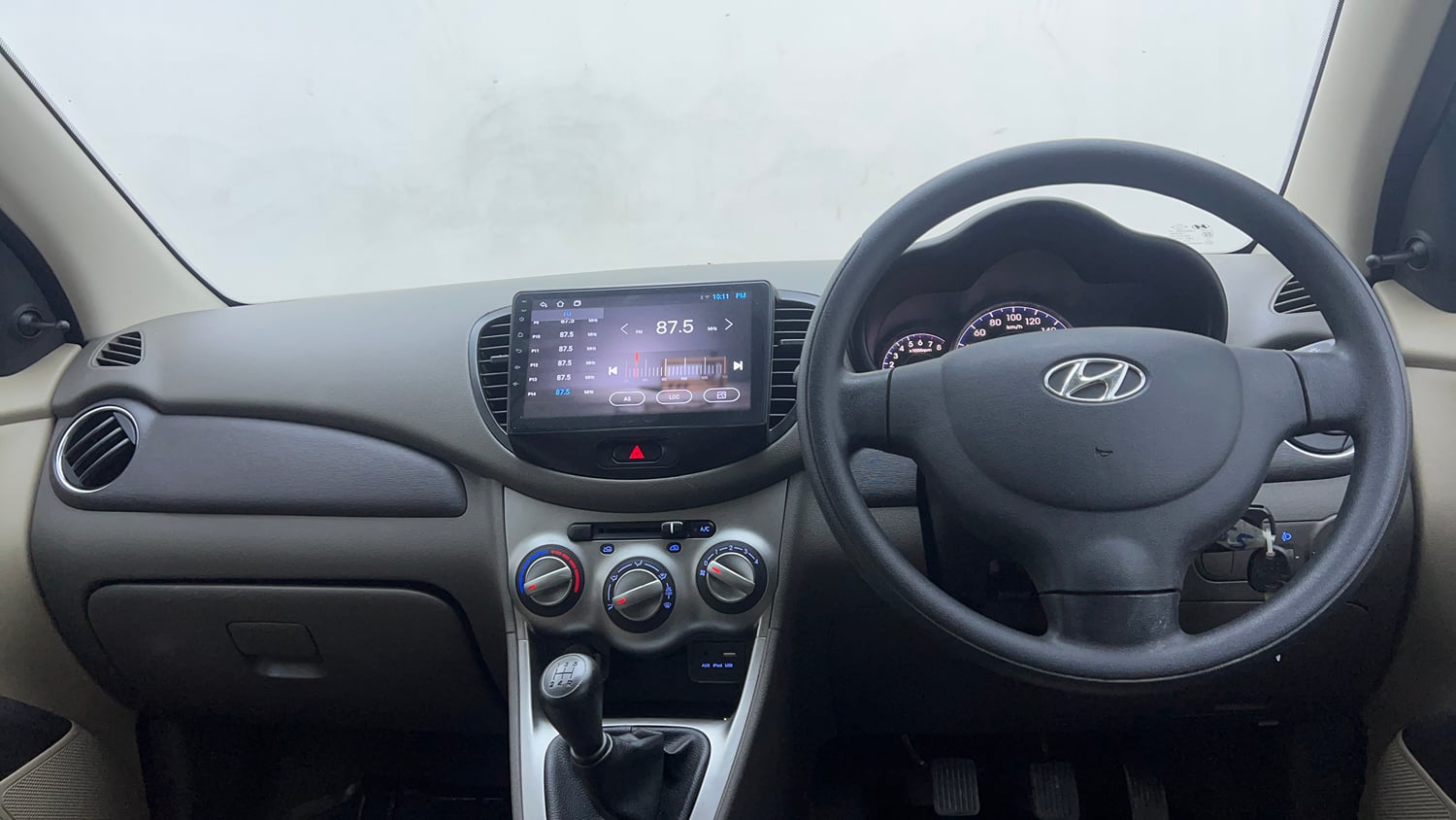 Used 2016 Hyundai i10 Sportz 1.1 iRDE2 Petrol Manual interior DASHBOARD VIEW