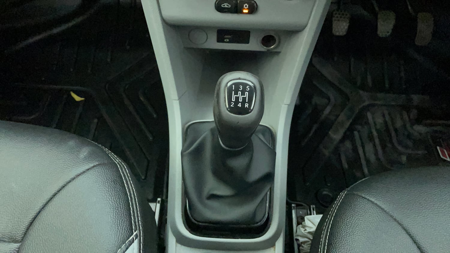 Used 2021 Tata Tiago XZ Petrol Manual interior GEAR  KNOB VIEW