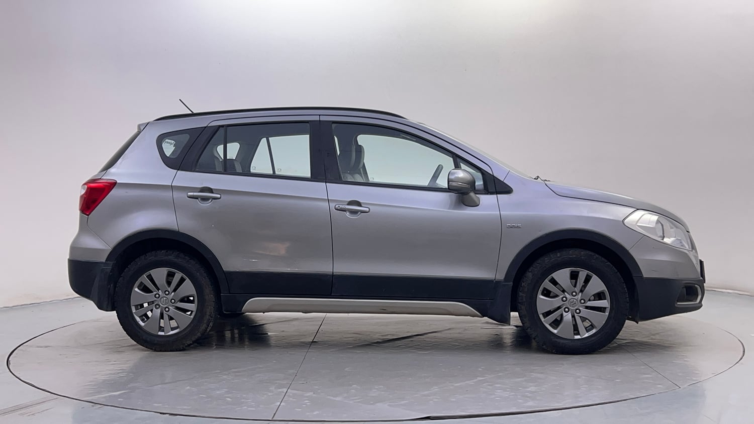 Used 2016 Maruti Suzuki S-Cross Zeta 1.3 Diesel Manual exterior RIGHT SIDE VIEW