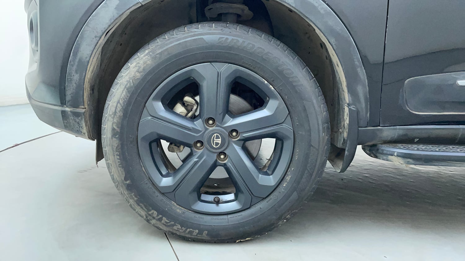 Used 2022 Tata Nexon XZA Plus (Premium) Dark Edition Petrol Automatic tyres LEFT FRONT TYRE RIM VIEW