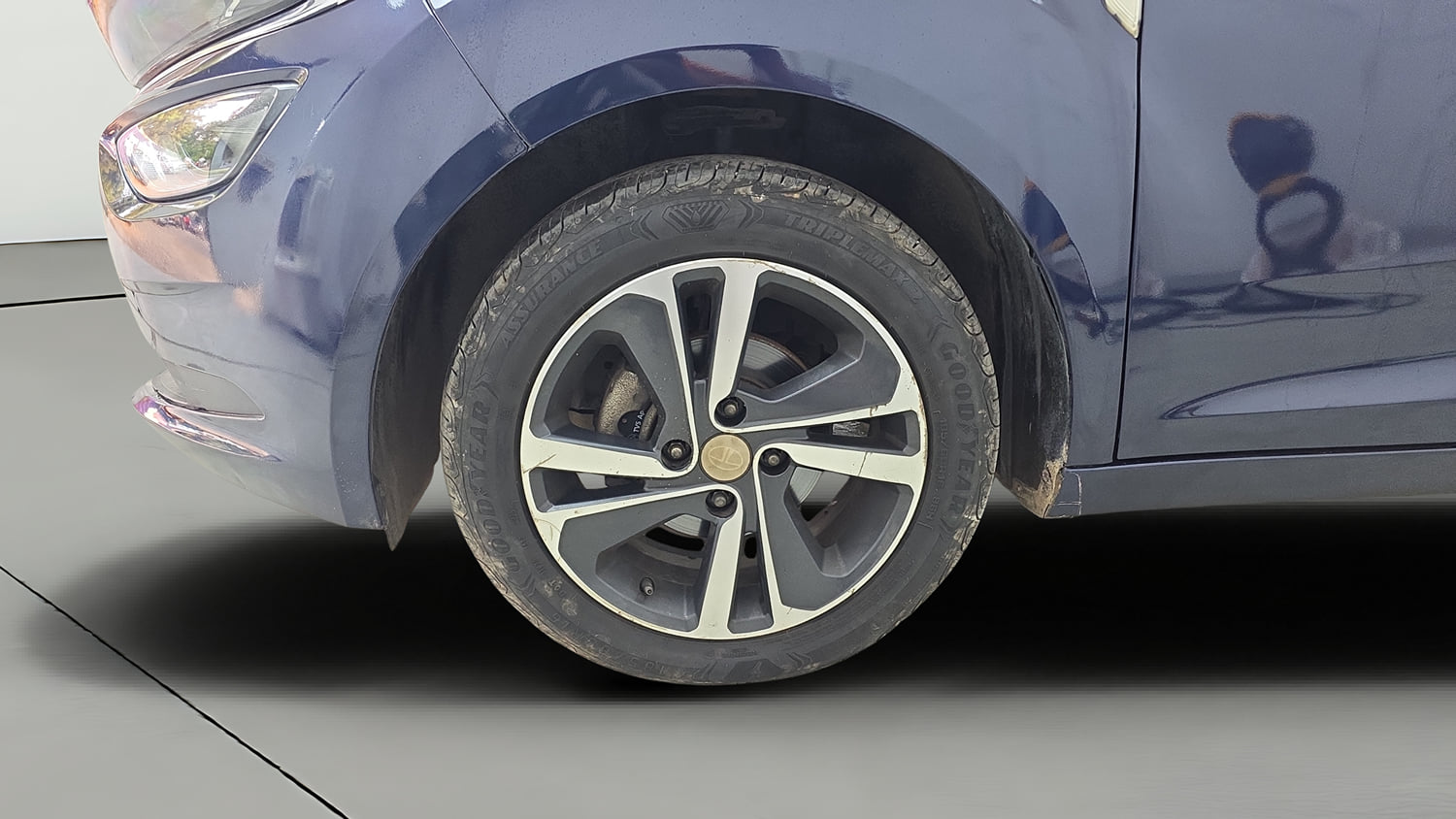 Used 2023 Tata Altroz XZ Diesel Diesel Manual tyres LEFT FRONT TYRE RIM VIEW
