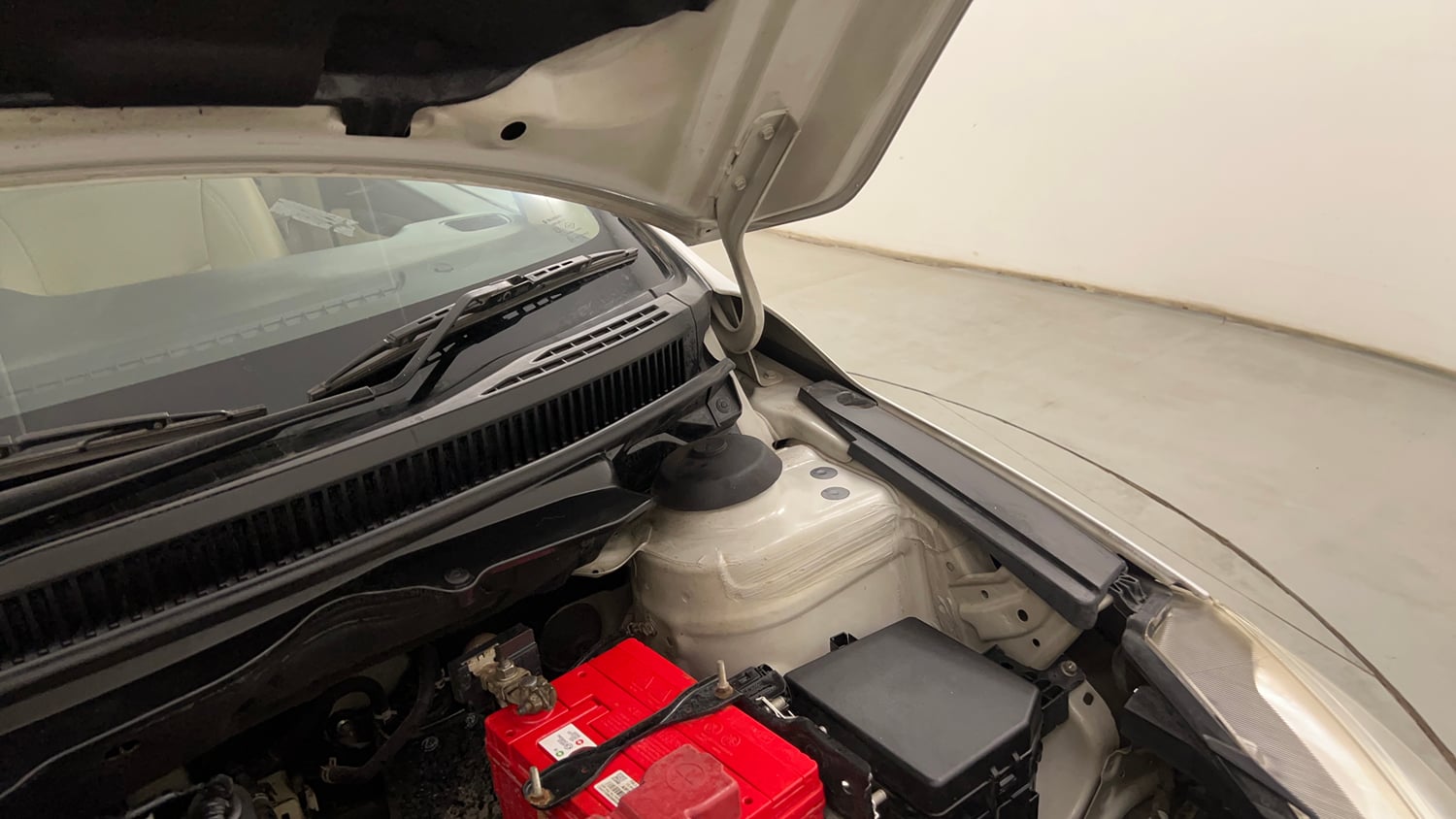 Used 2018 Maruti Suzuki Ciaz Delta 1.4 AT Petrol Automatic engine ENGINE LEFT SIDE HINGE & APRON VIEW