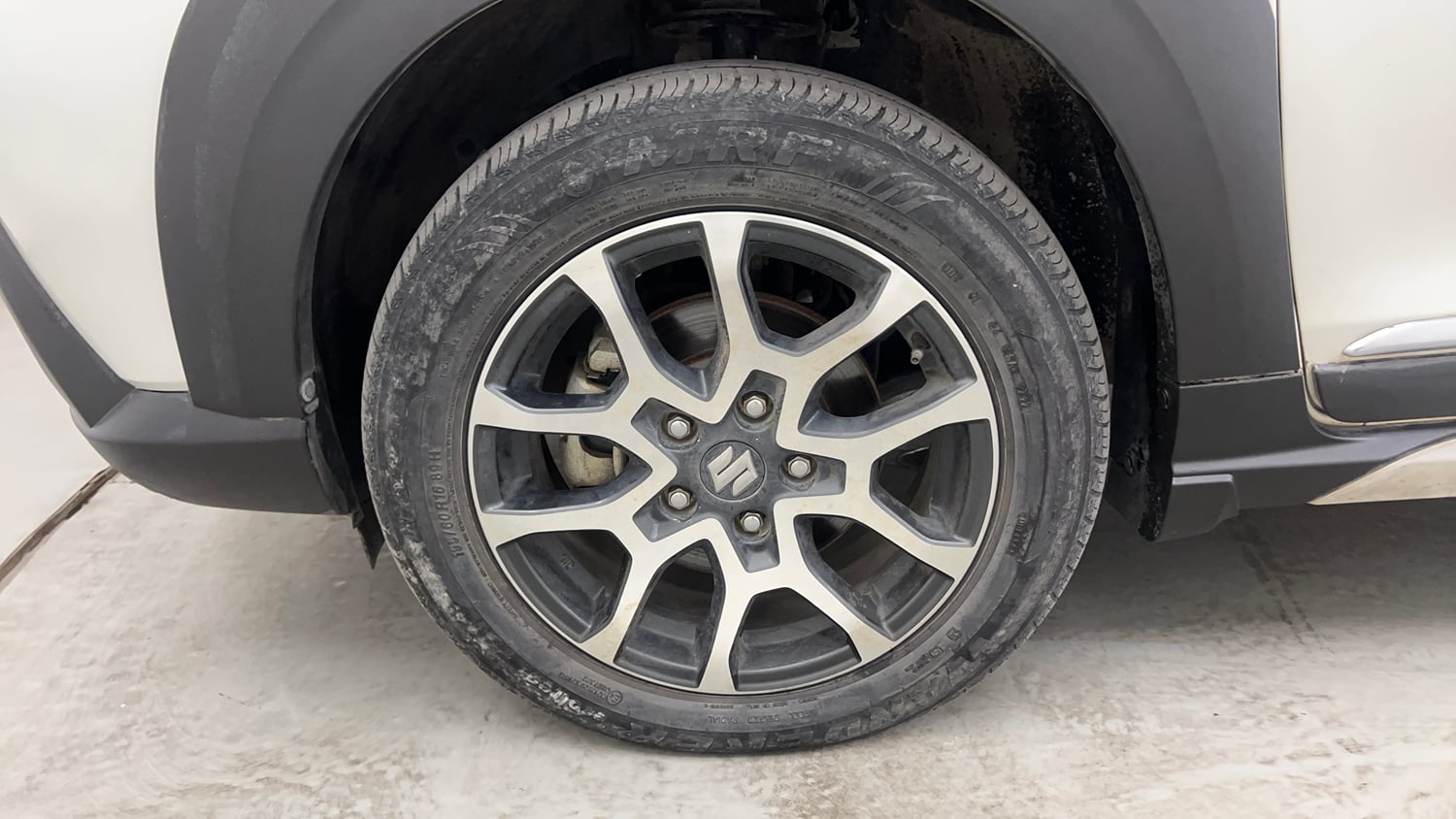 Used 2022 Maruti Suzuki XL6 Alpha MT Petrol Petrol Manual tyres LEFT FRONT TYRE RIM VIEW