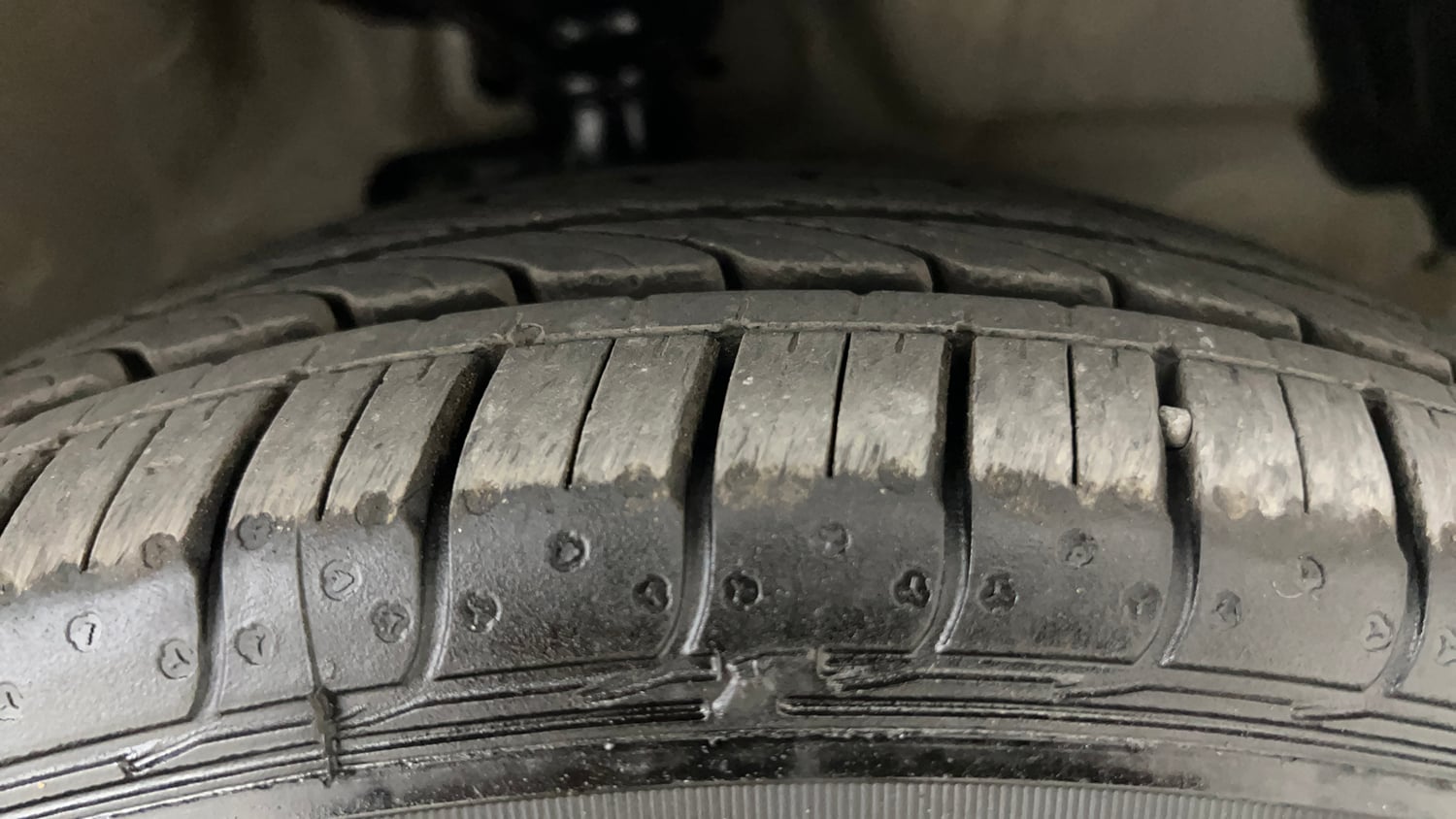 Used 2019 Maruti Suzuki Celerio ZXi AMT Petrol Automatic tyres RIGHT FRONT TYRE TREAD VIEW