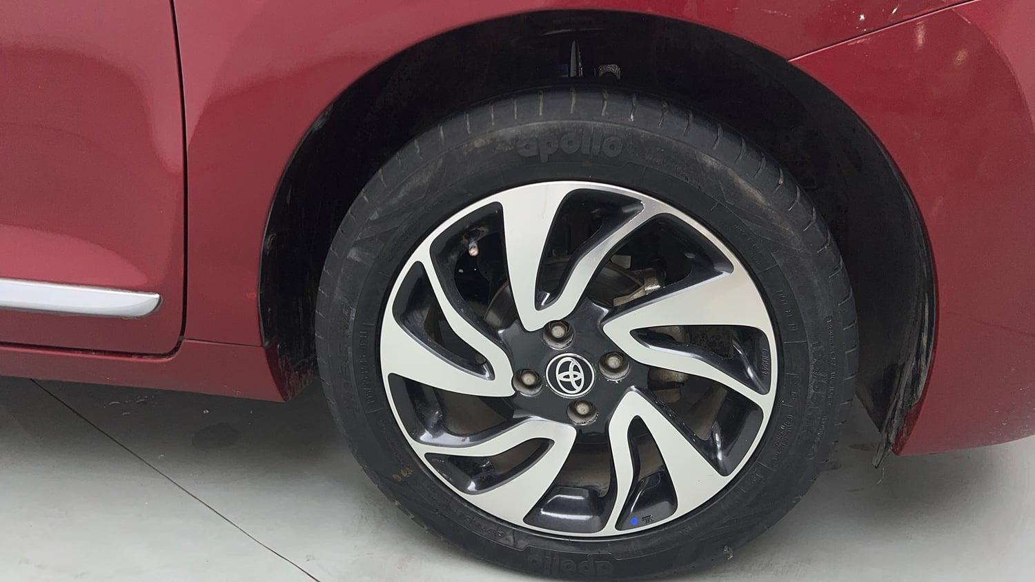 Used 2019 Toyota Glanza V CVT Petrol Automatic tyres RIGHT FRONT TYRE RIM VIEW