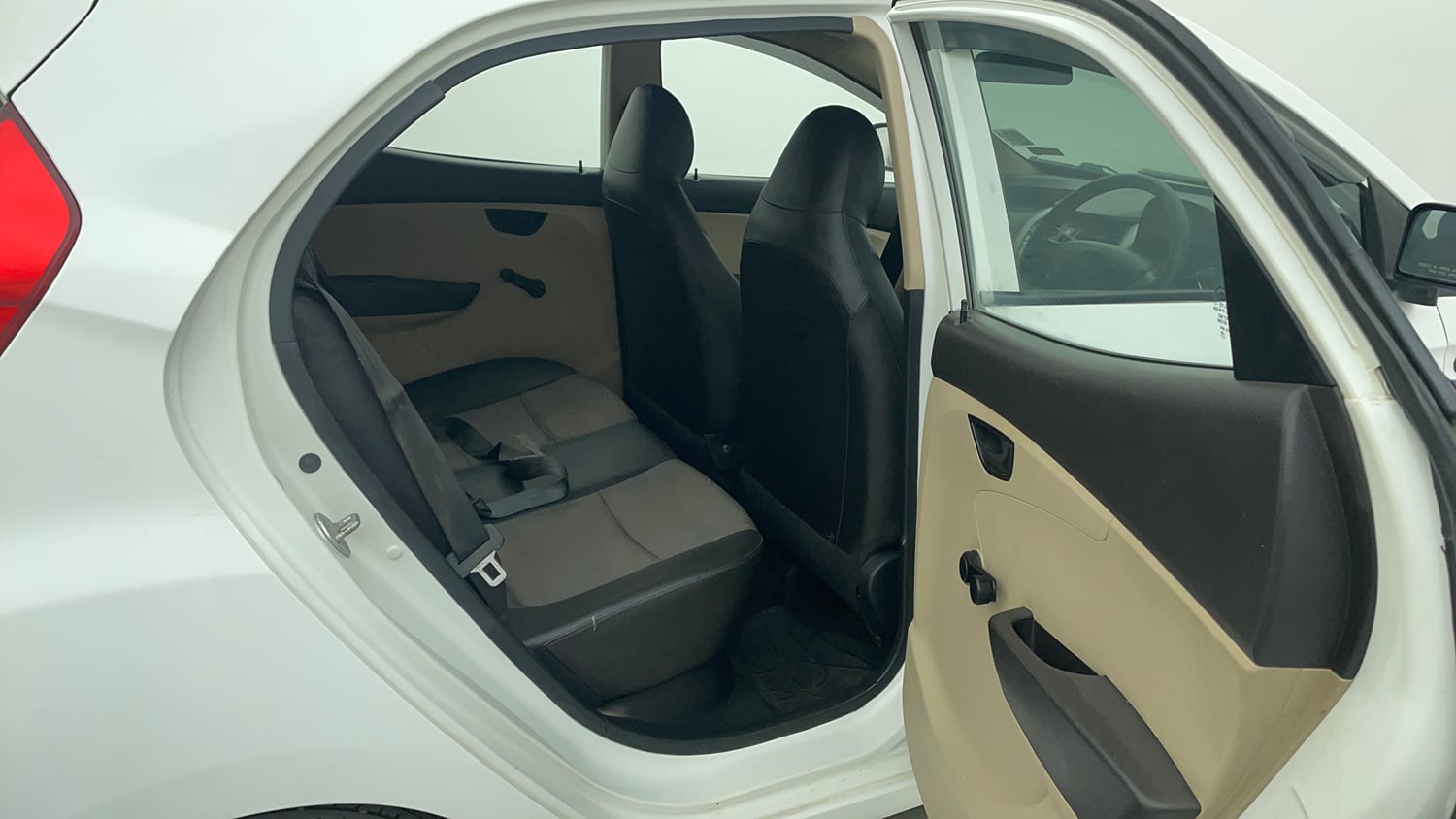 Used 2015 Hyundai Eon Magna + Petrol Manual interior RIGHT SIDE REAR DOOR CABIN VIEW
