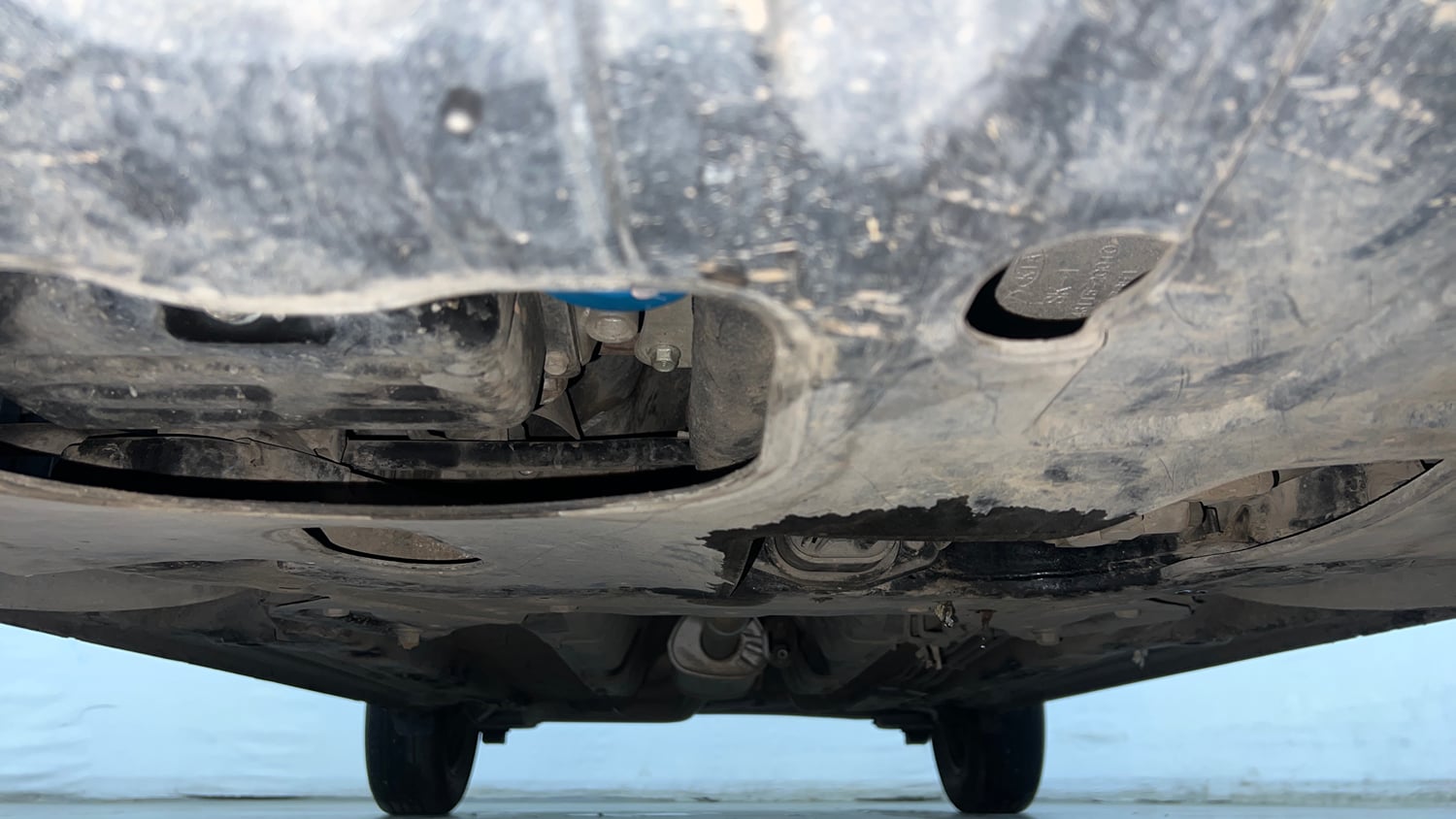 Used 2019 hyundai Venue S 1.0 AT Turbo Petrol Petrol Automatic extra FRONT LEFT UNDERBODY VIEW