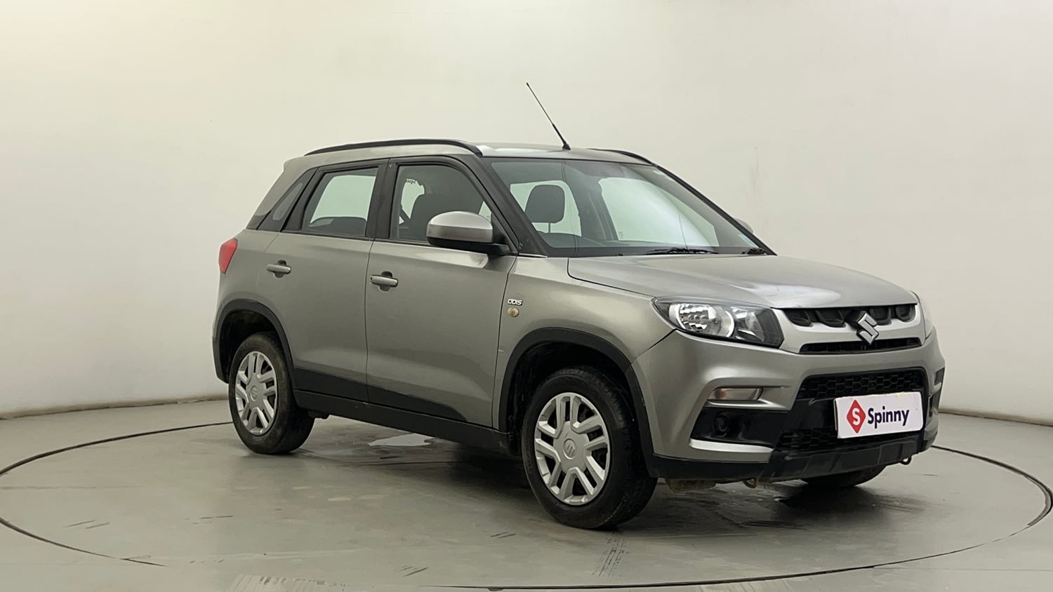 Used 2017 Maruti Suzuki Vitara Brezza [2016-2020] VDi Diesel Manual exterior RIGHT FRONT CORNER VIEW