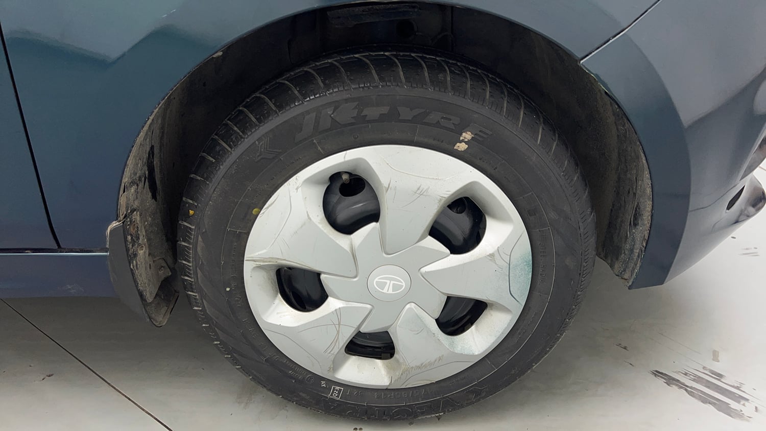 Used 2024 Tata Tiago EV XT Medium Range Electric Automatic tyres RIGHT FRONT TYRE RIM VIEW