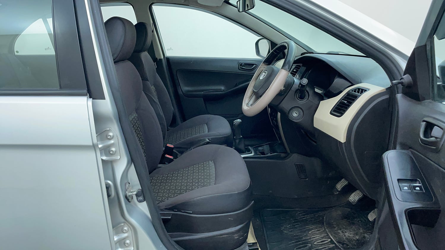 Used 2017 Tata Zest XE Petrol Petrol Manual interior RIGHT SIDE FRONT DOOR CABIN VIEW