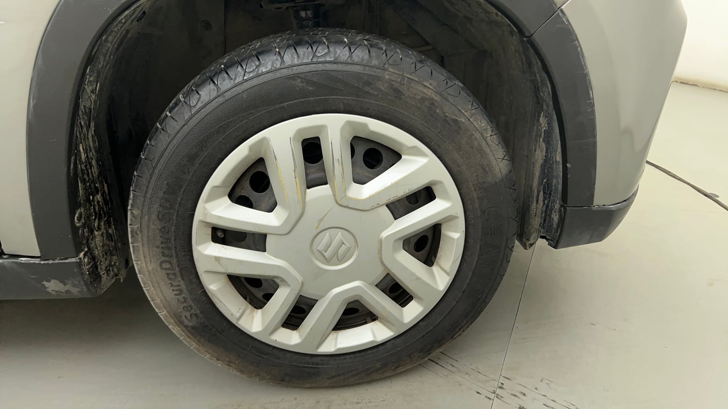 Used 2017 Maruti Suzuki Vitara Brezza [2016-2020] VDi Diesel Manual tyres RIGHT FRONT TYRE RIM VIEW