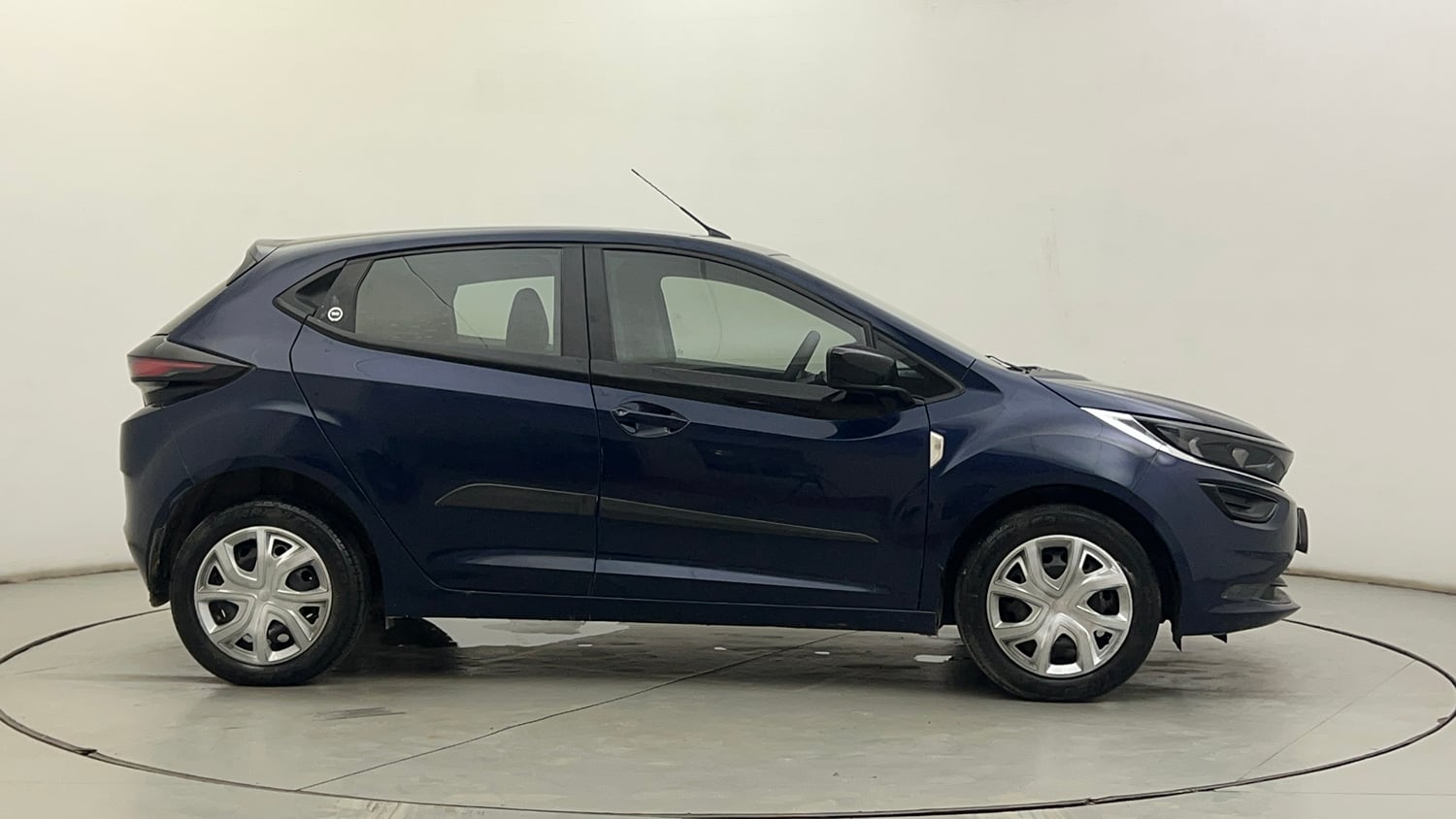 Used 2024 Tata Altroz XM Petrol Petrol Manual exterior RIGHT SIDE VIEW