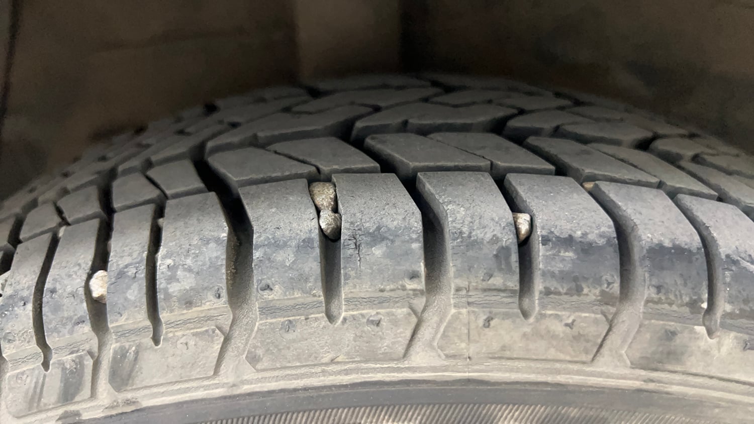Used 2018 Hyundai Grand i10 Sportz (O) AT 1.2 Kappa VTVT Petrol Automatic tyres RIGHT REAR TYRE TREAD VIEW