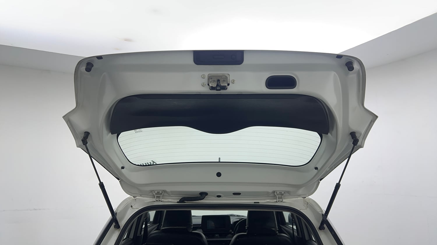 Used 2024 Maruti Suzuki Swift VXi (O) AMT Petrol Automatic interior DICKY DOOR OPEN VIEW
