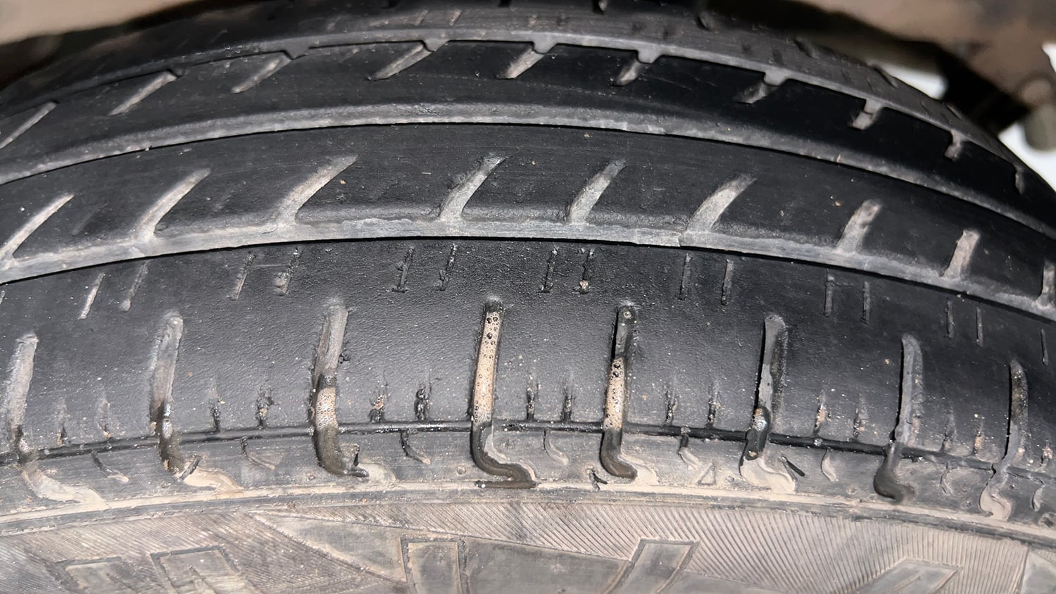 Used 2017 Renault Kwid 1.0 RXL AMT Petrol Automatic tyres LEFT REAR TYRE TREAD VIEW