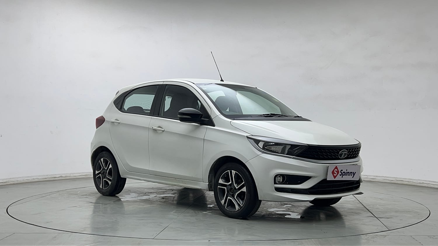Used 2020 Tata Tiago XZA Plus Petrol Automatic exterior RIGHT FRONT CORNER VIEW