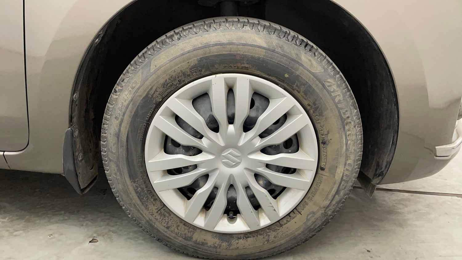Used 2019 Maruti Suzuki Dzire VXi Petrol Manual tyres RIGHT FRONT TYRE RIM VIEW