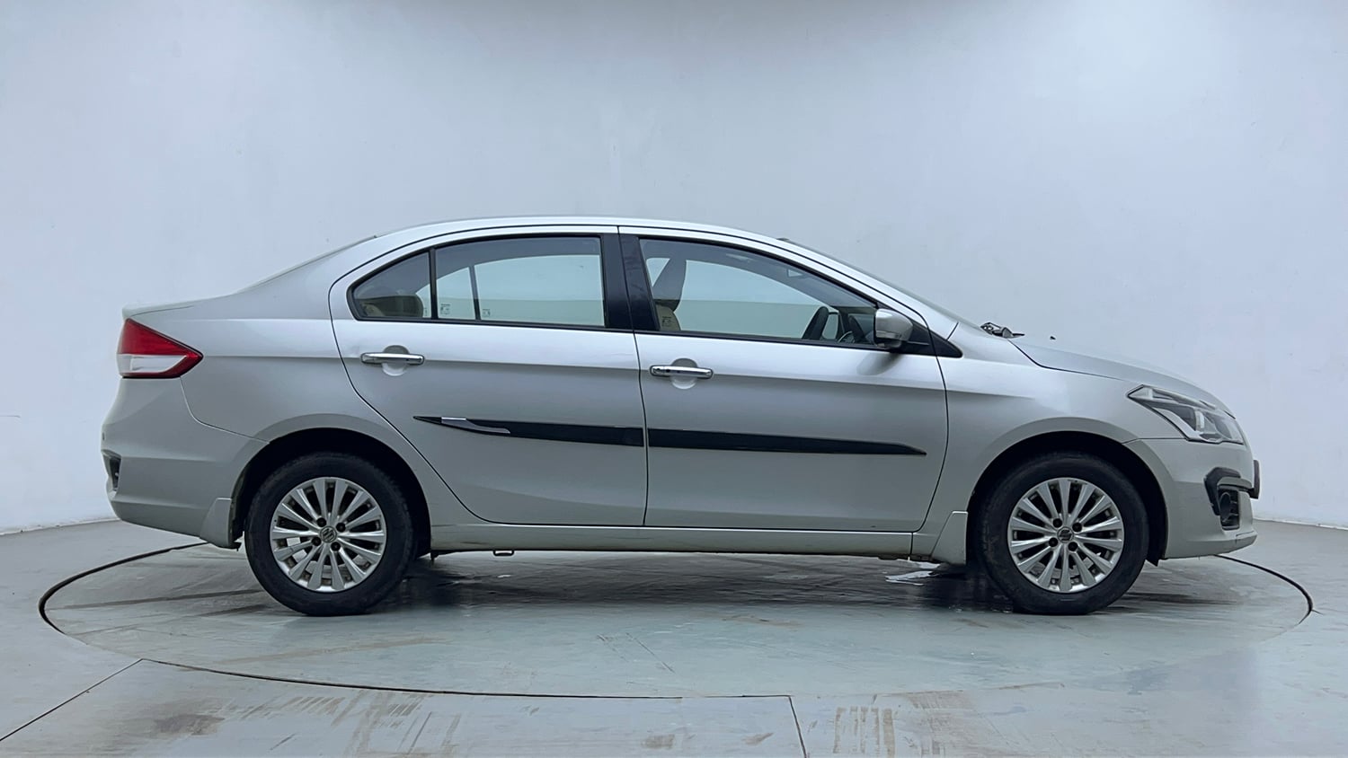 Used 2017 Maruti Suzuki Ciaz Zeta 1.4 AT Petrol Automatic exterior RIGHT SIDE VIEW
