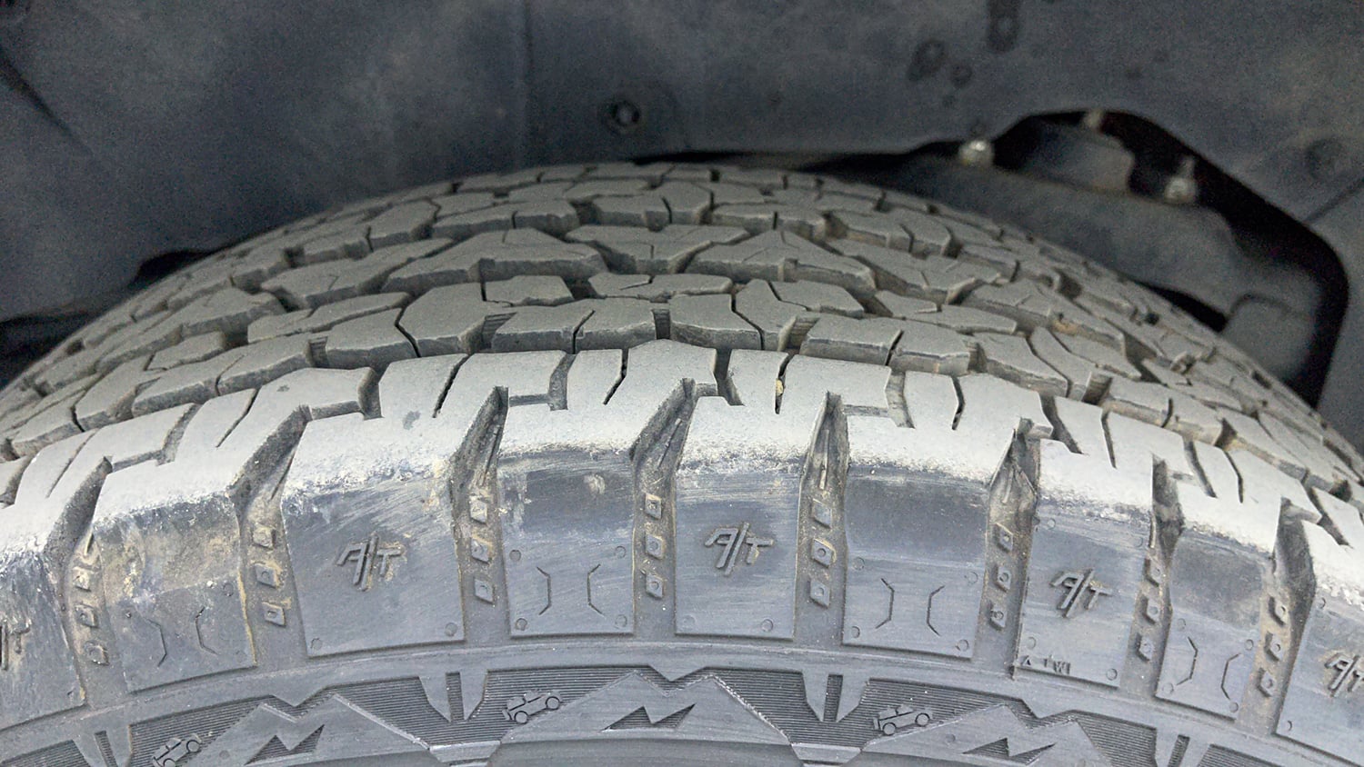 Used 2026 Mahindra Thar Roxx AX7 L Diesel AT 2WD Diesel Automatic tyres RIGHT REAR TYRE TREAD VIEW