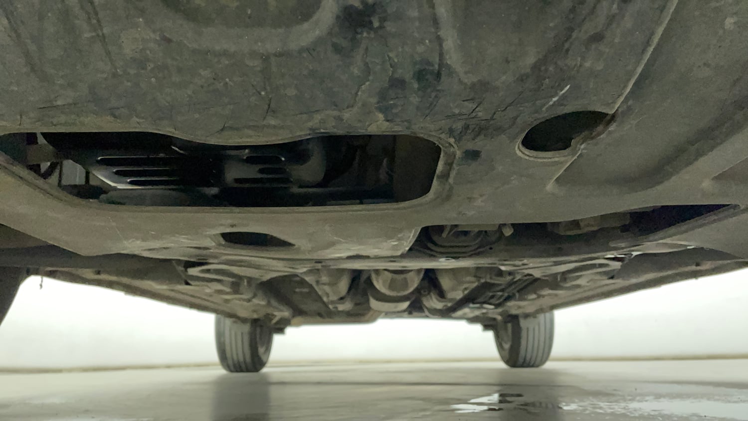 Used 2022 Hyundai Venue SX Plus 1.0 Turbo DCT Petrol Automatic extra FRONT LEFT UNDERBODY VIEW