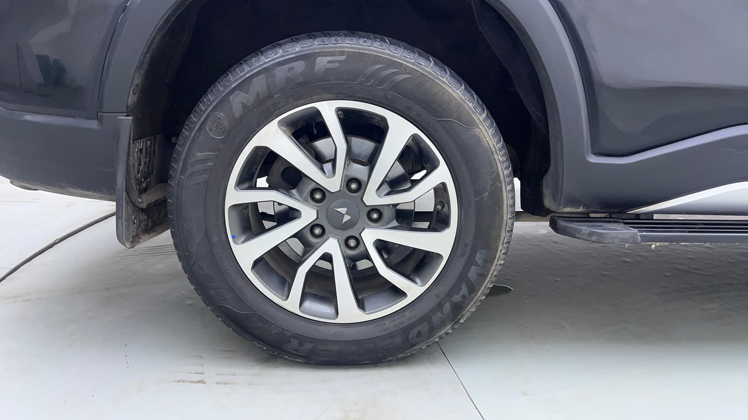 Used 2022 Mahindra Scorpio N Z8 L Petrol AT 7 STR Petrol Automatic tyres RIGHT REAR TYRE RIM VIEW