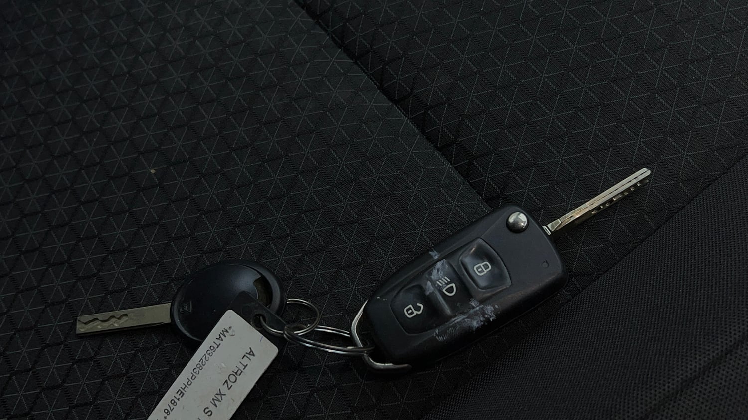 Used 2023 Tata Altroz XM (S) Petrol Petrol Manual extra CAR KEY VIEW