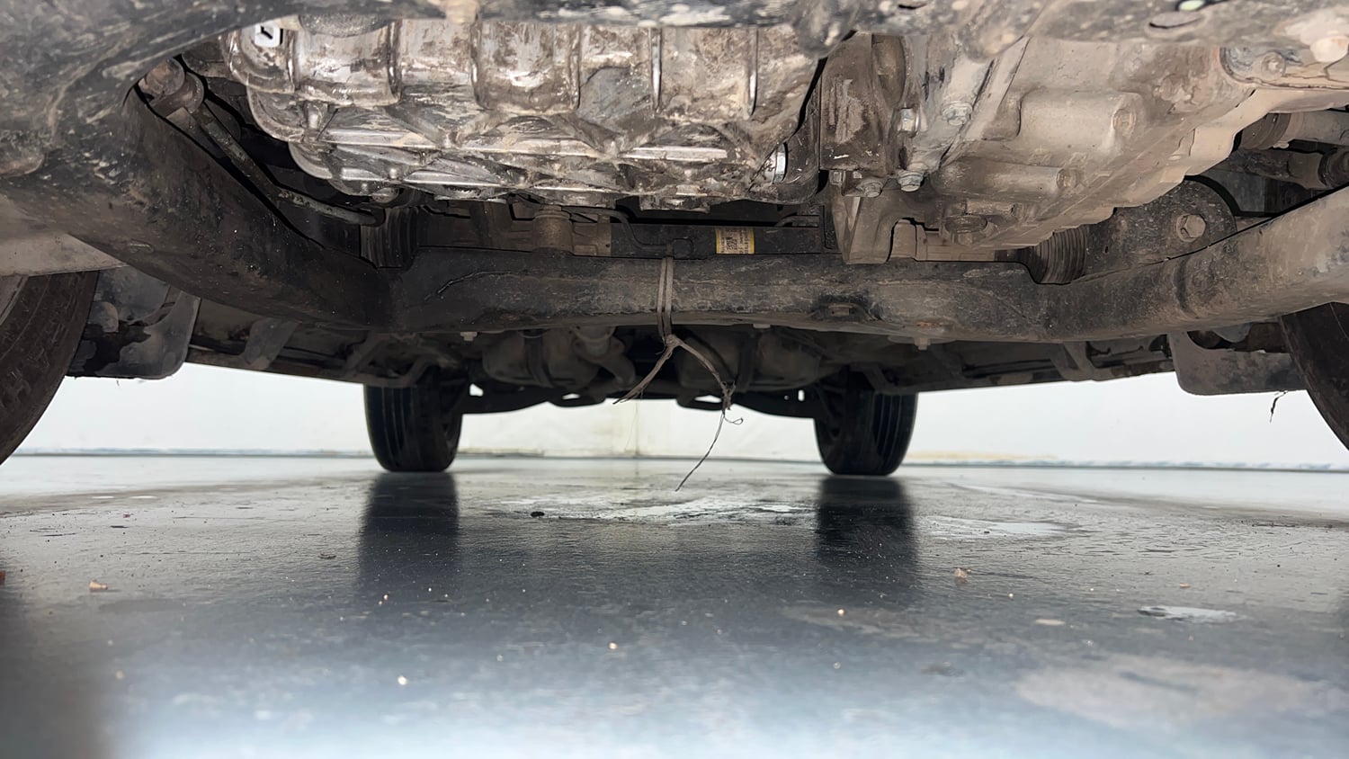 Used 2018 Mahindra XUV500 W7 AT Diesel Automatic extra FRONT LEFT UNDERBODY VIEW