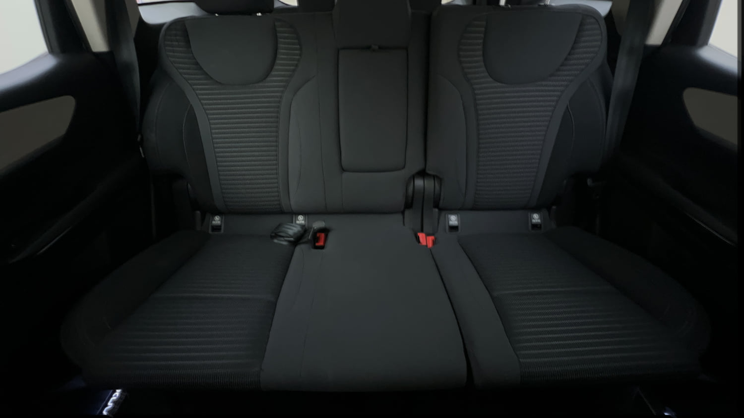 Used 2022 Mahindra XUV700 AX 5 Diesel AT 7 STR Diesel Automatic interior REAR SEAT CONDITION VIEW