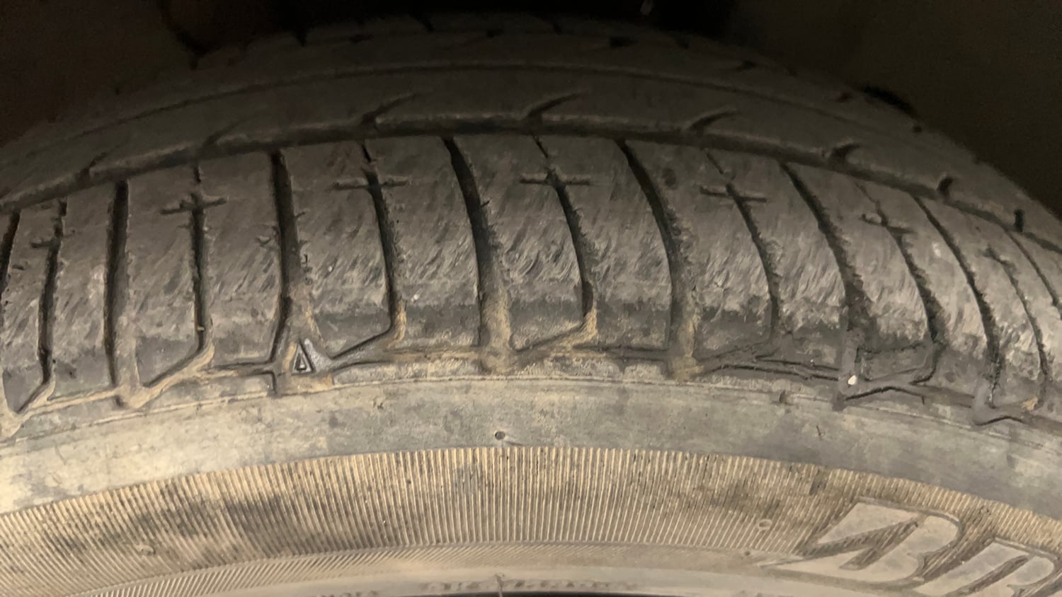 Used 2018 Tata Tigor Revotron XZA Petrol Automatic tyres RIGHT FRONT TYRE TREAD VIEW