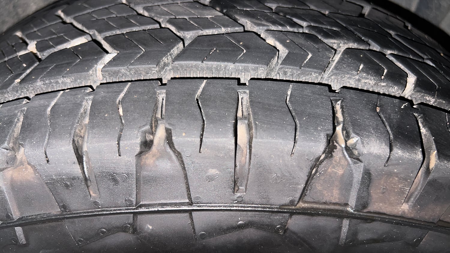 Used 2016 Maruti Suzuki S-Cross Zeta 1.3 Diesel Manual tyres LEFT REAR TYRE TREAD VIEW