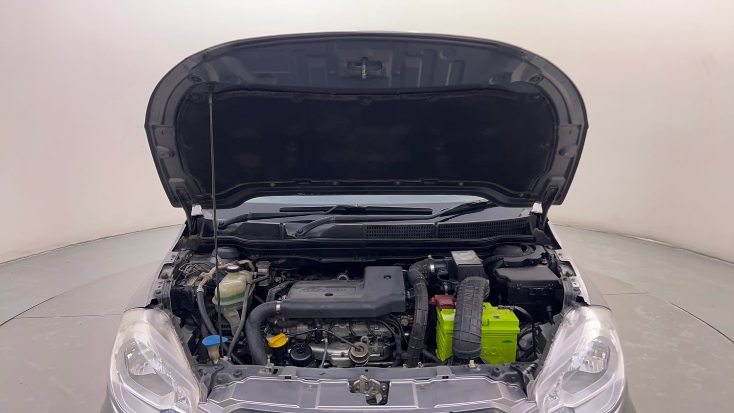 Used 2016 Maruti Suzuki S-Cross Zeta 1.3 Diesel Manual engine ENGINE & BONNET OPEN FRONT VIEW