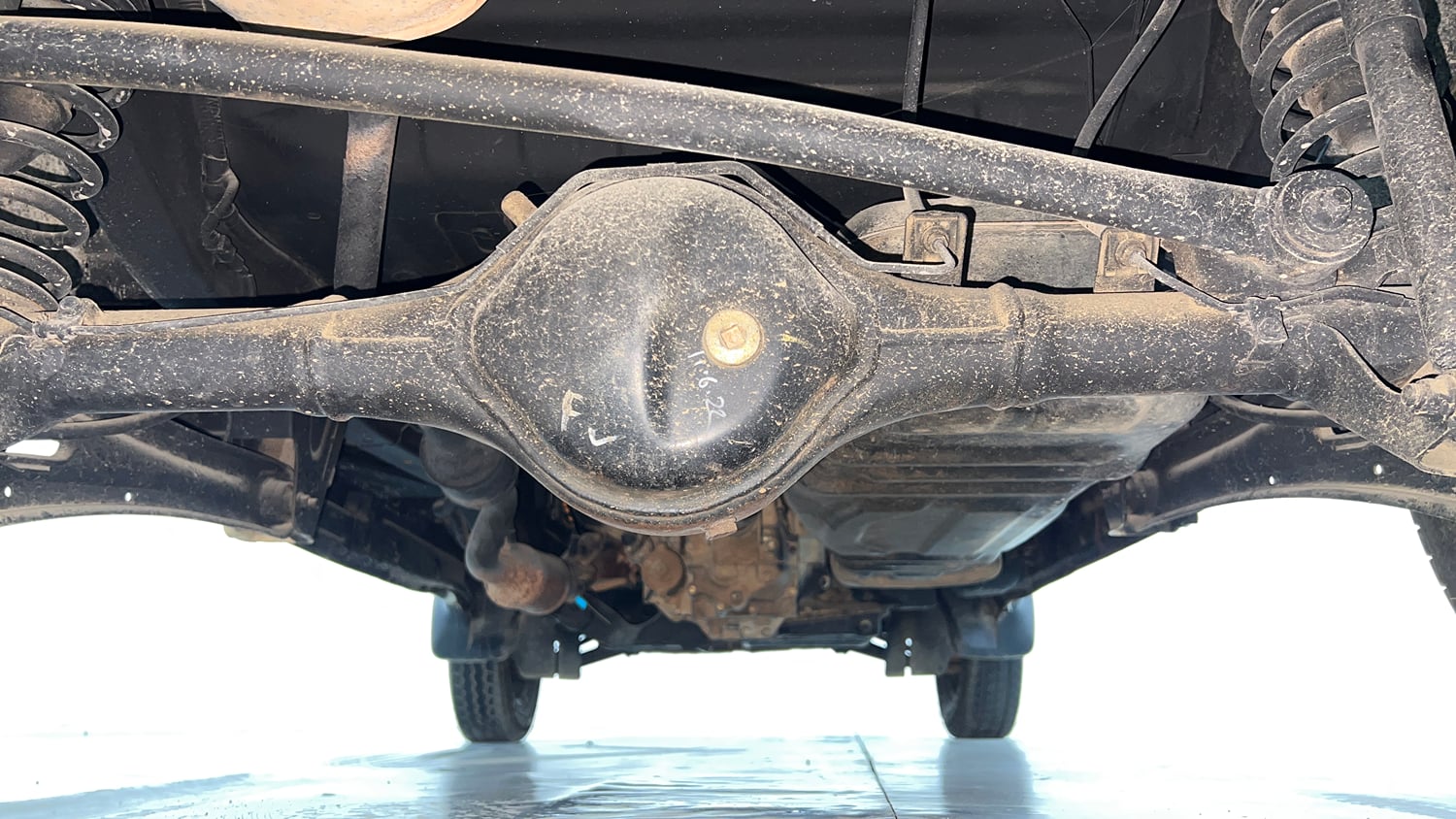 Used 2022 Maruti Suzuki Eeco 5 STR AC (O) Petrol Manual extra REAR UNDERBODY VIEW (TAKEN FROM REAR)
