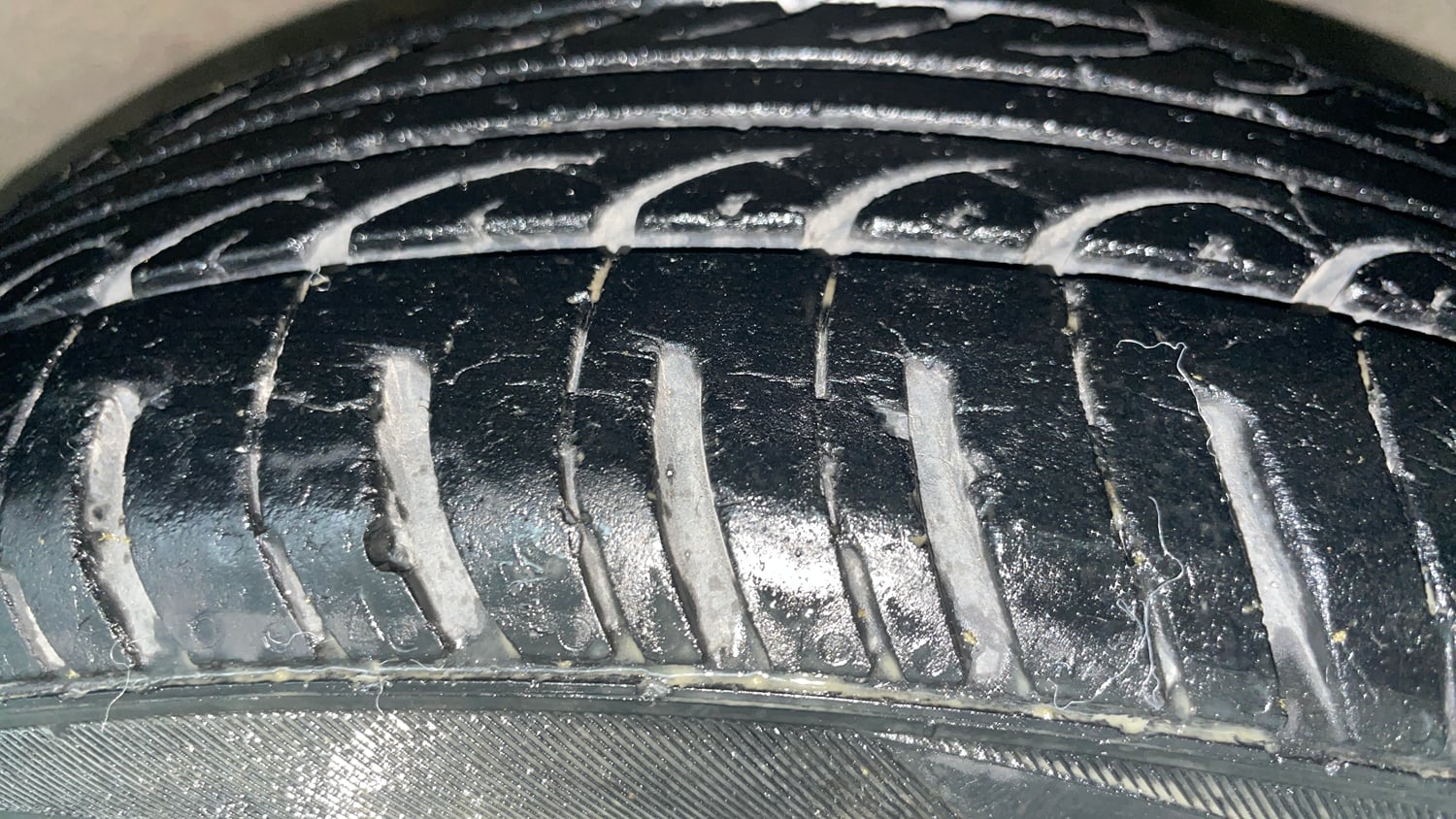 Used 2016 Hyundai Grand i10 Sportz 1.2 Kappa VTVT Petrol Manual tyres RIGHT FRONT TYRE TREAD VIEW