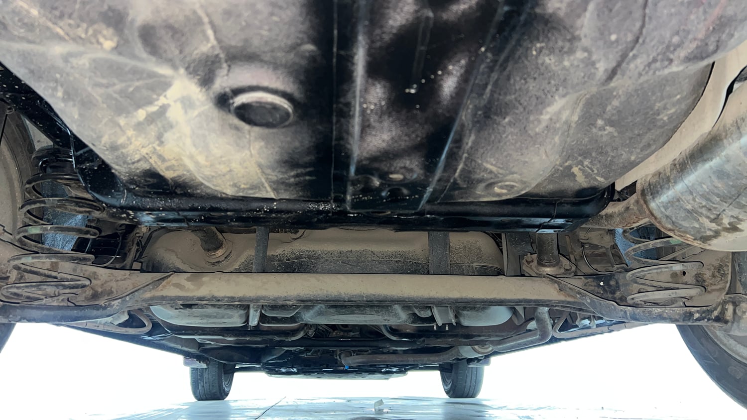 Used 2015 Honda City V Petrol Manual extra REAR UNDERBODY VIEW (TAKEN FROM REAR)