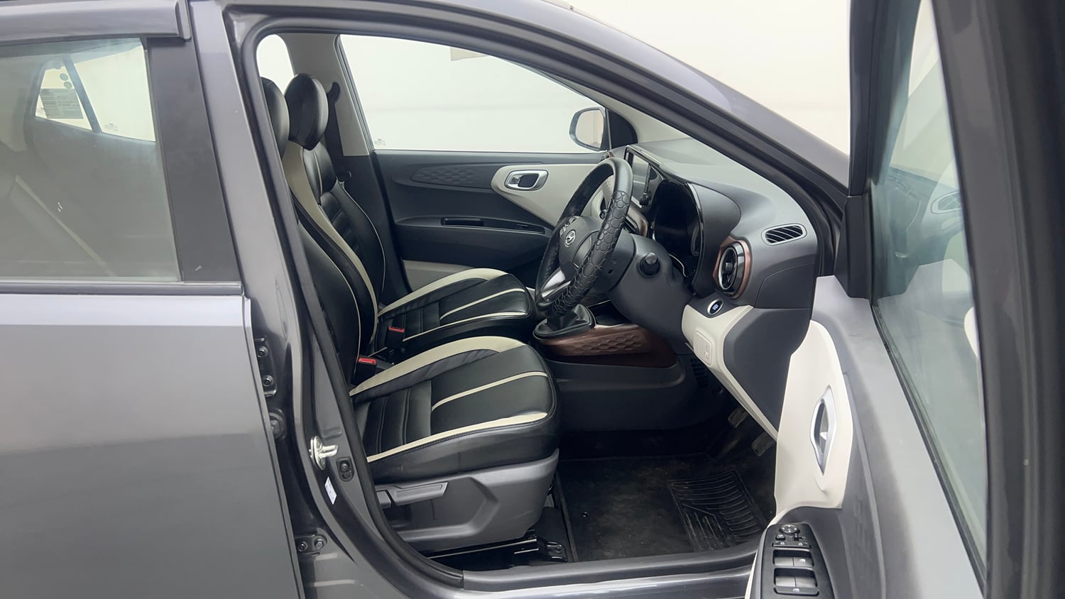 Used 2023 Hyundai Aura SX 1.2 Petrol Petrol Manual interior RIGHT SIDE FRONT DOOR CABIN VIEW