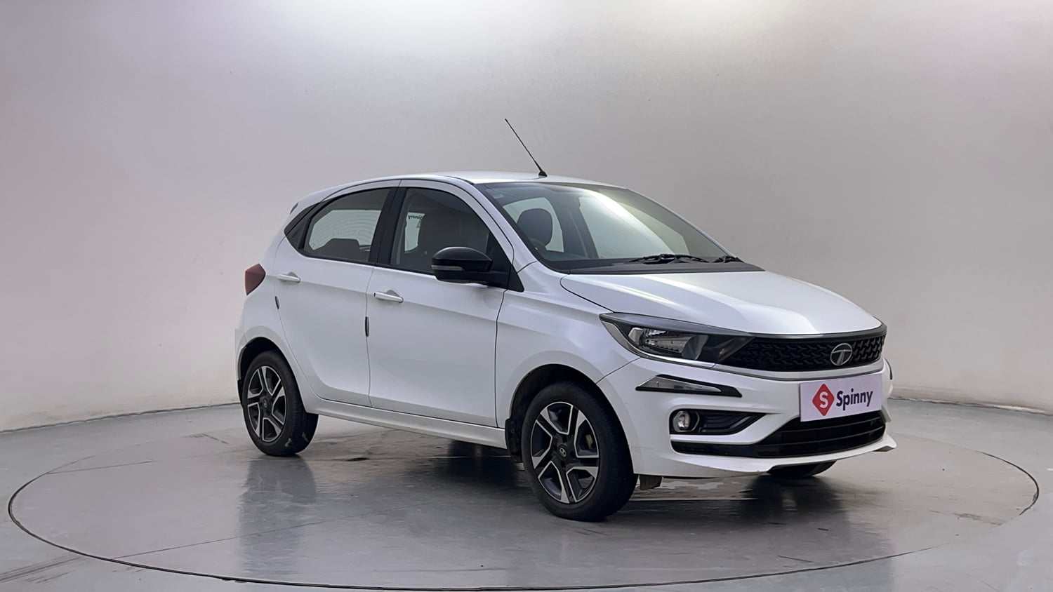 Used 2022 Tata Tiago XZA Plus Petrol Automatic exterior RIGHT FRONT CORNER VIEW