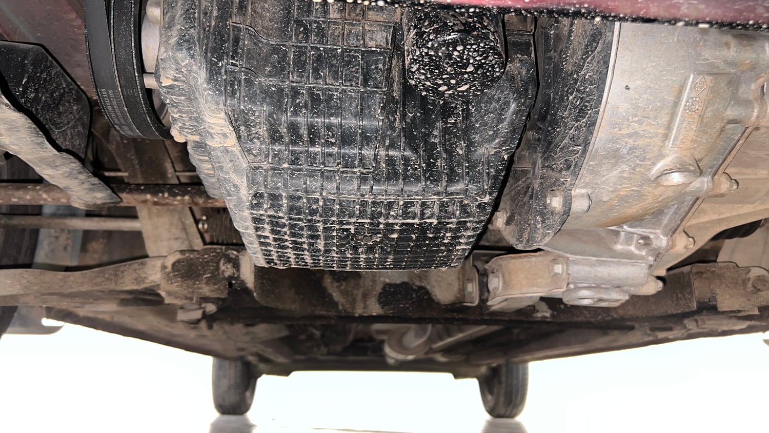 Used 2021 Renault Kwid RXT 1.0 AMT (O) Petrol Automatic extra FRONT LEFT UNDERBODY VIEW