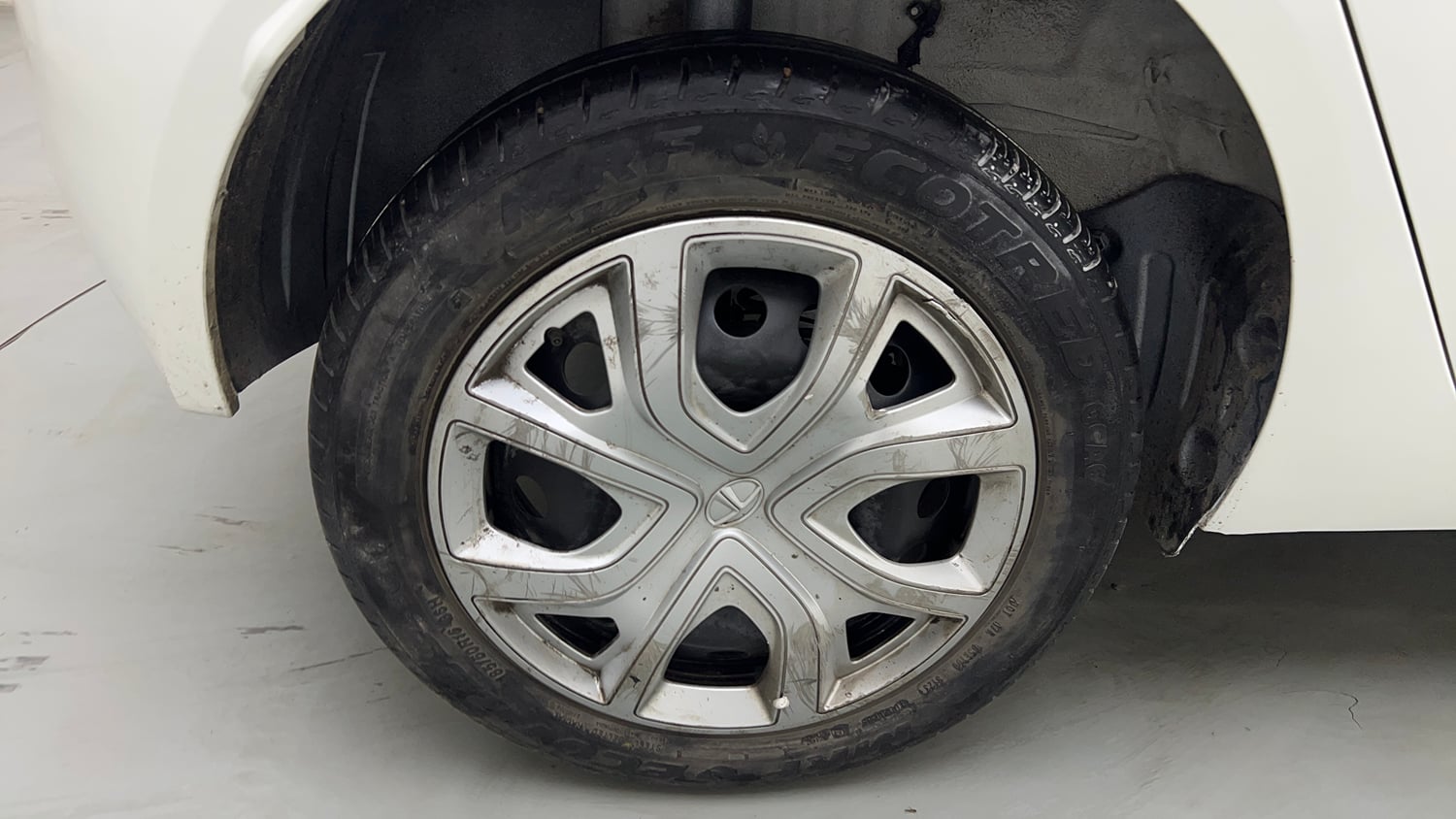 Used 2023 Tata Altroz XM (S) Petrol Petrol Manual tyres RIGHT REAR TYRE RIM VIEW