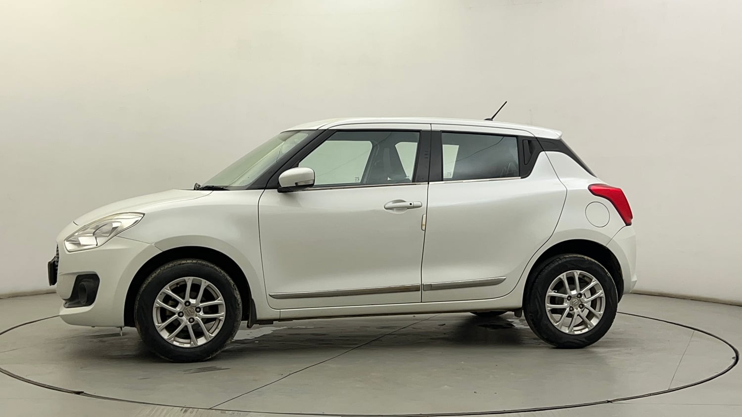 Used 2019 Maruti Suzuki Swift ZXi Petrol Manual exterior LEFT SIDE VIEW