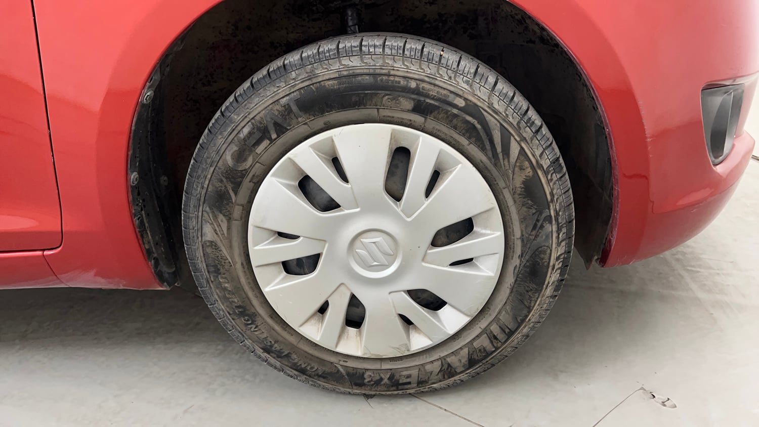 Used 2014 Maruti Suzuki Swift VXi Petrol Manual tyres RIGHT FRONT TYRE RIM VIEW
